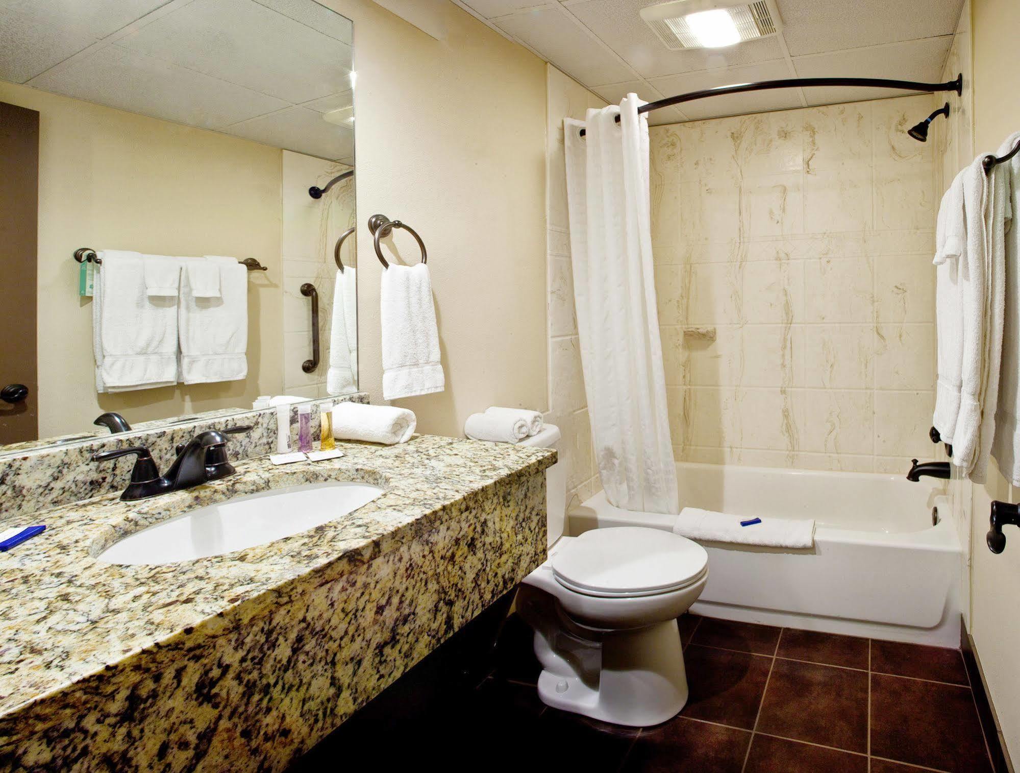 Helendorf River Inn, Suites & Conference Center Экстерьер фото