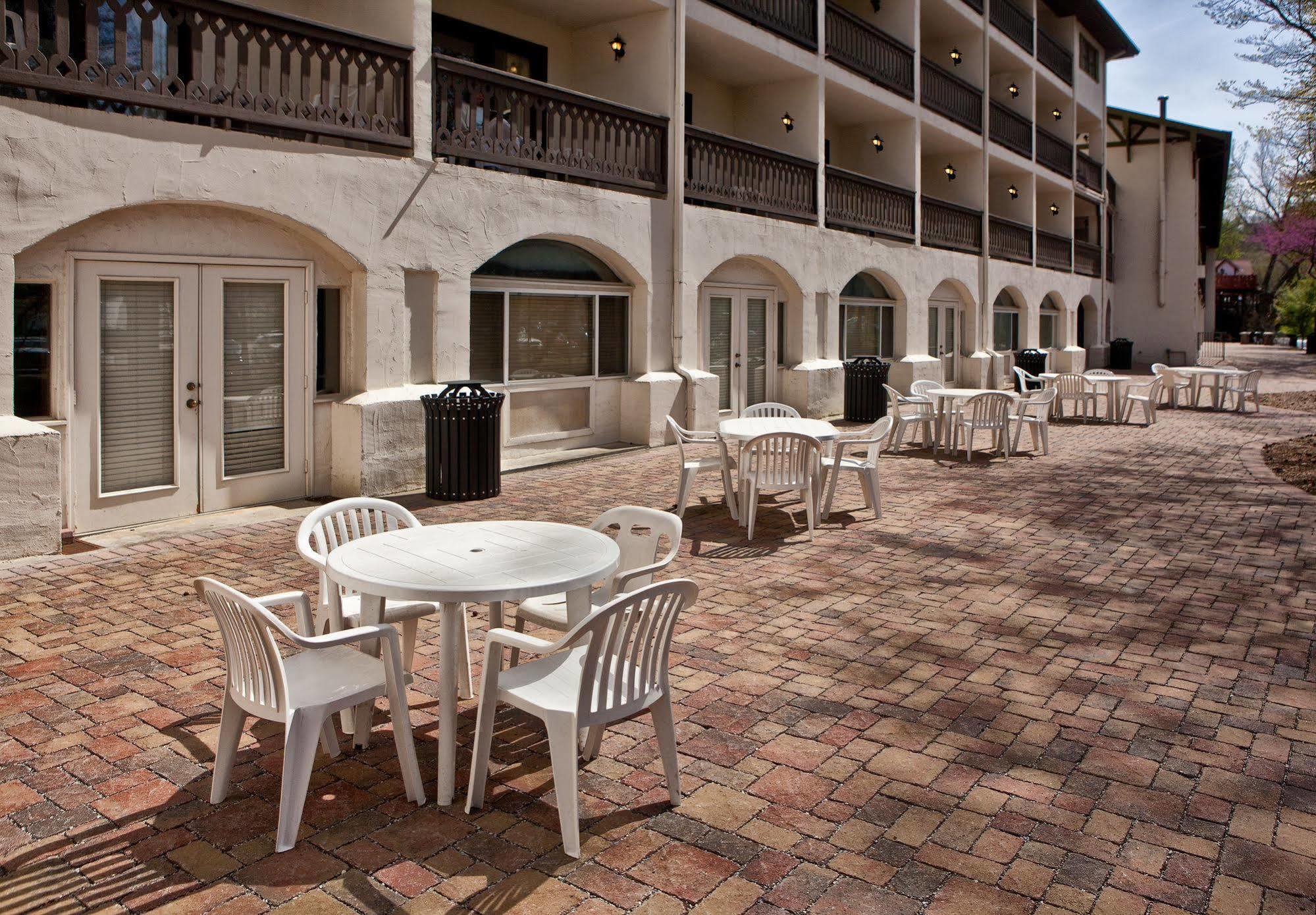 Helendorf River Inn, Suites & Conference Center Экстерьер фото
